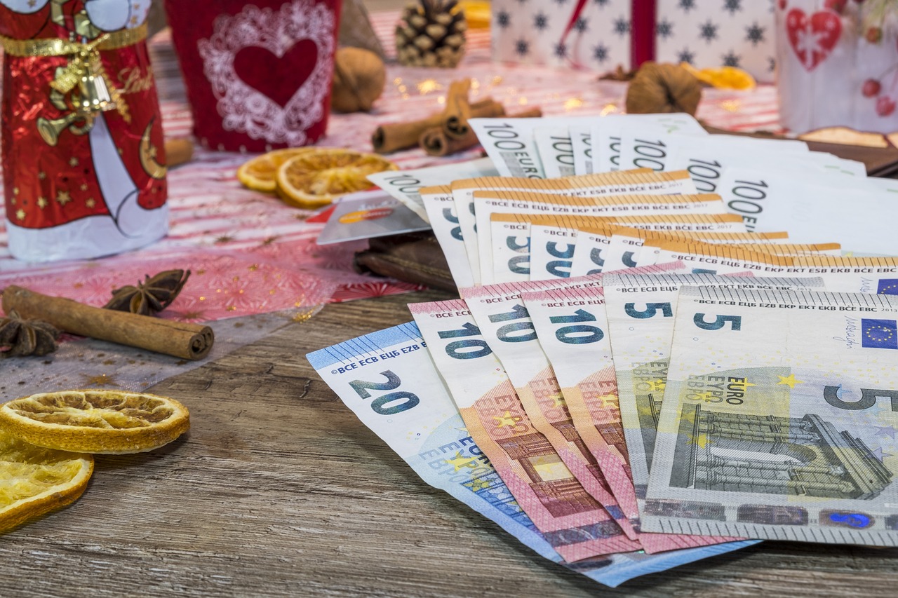 Božićnice umirovljenicima i korisnicima nacionalne naknade