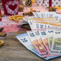 Božićnice umirovljenicima i korisnicima nacionalne naknade