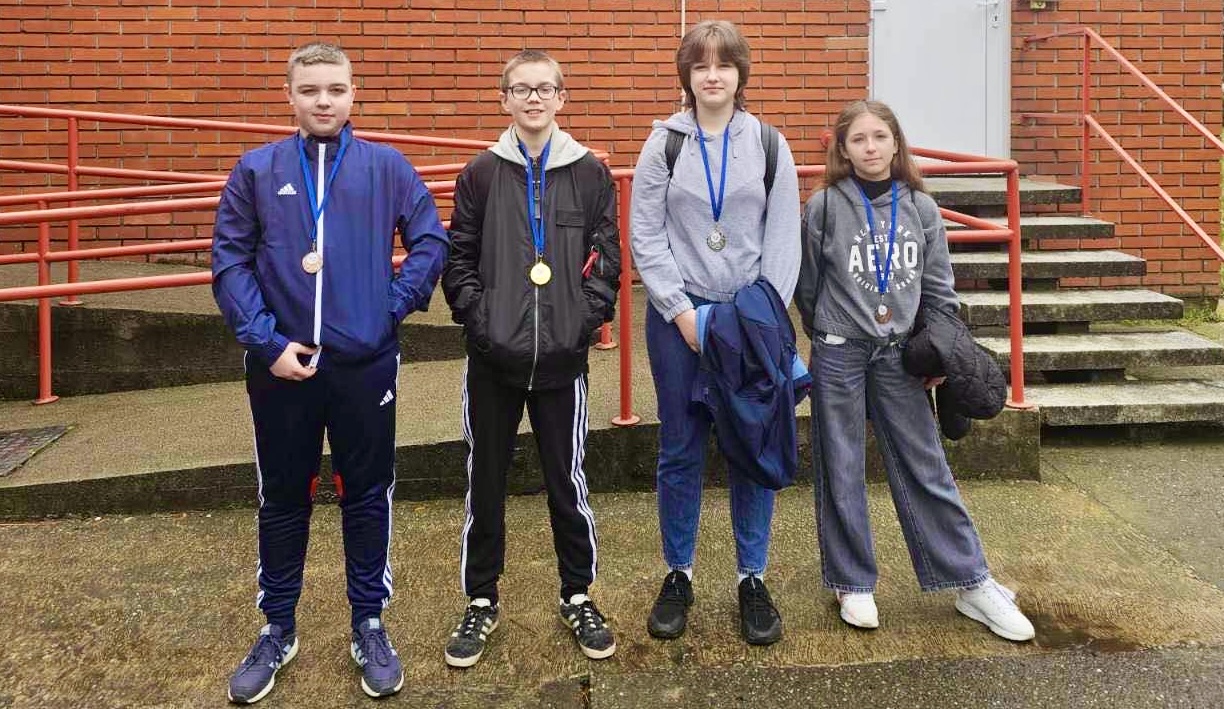 Nora i Alen odlaze na županijsko natjecanje u šahu